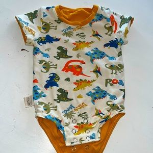 REVERSIBLE Frayed Edge dinosaur motif onesie 0-12 months.